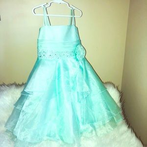 Dress practically brand new only worn one time.